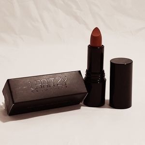 🏷 NWT LARITZY LIPSTICK IN TAFFY